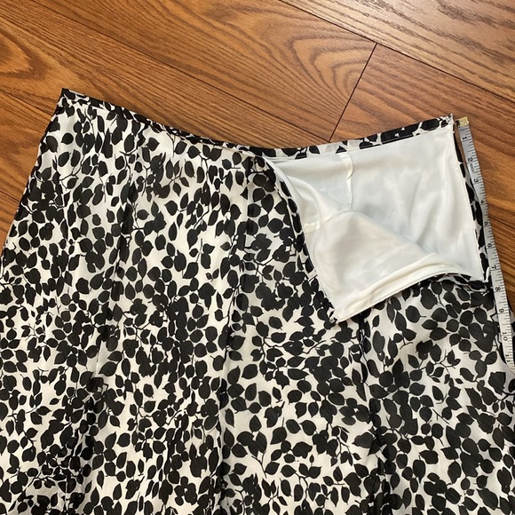 Gegrge Me by Mark Eisen woman’s white / black leaf flare uneven hem skirt 20W - Picture 9 of 11